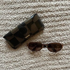Fendi sunglasses with case 🤎